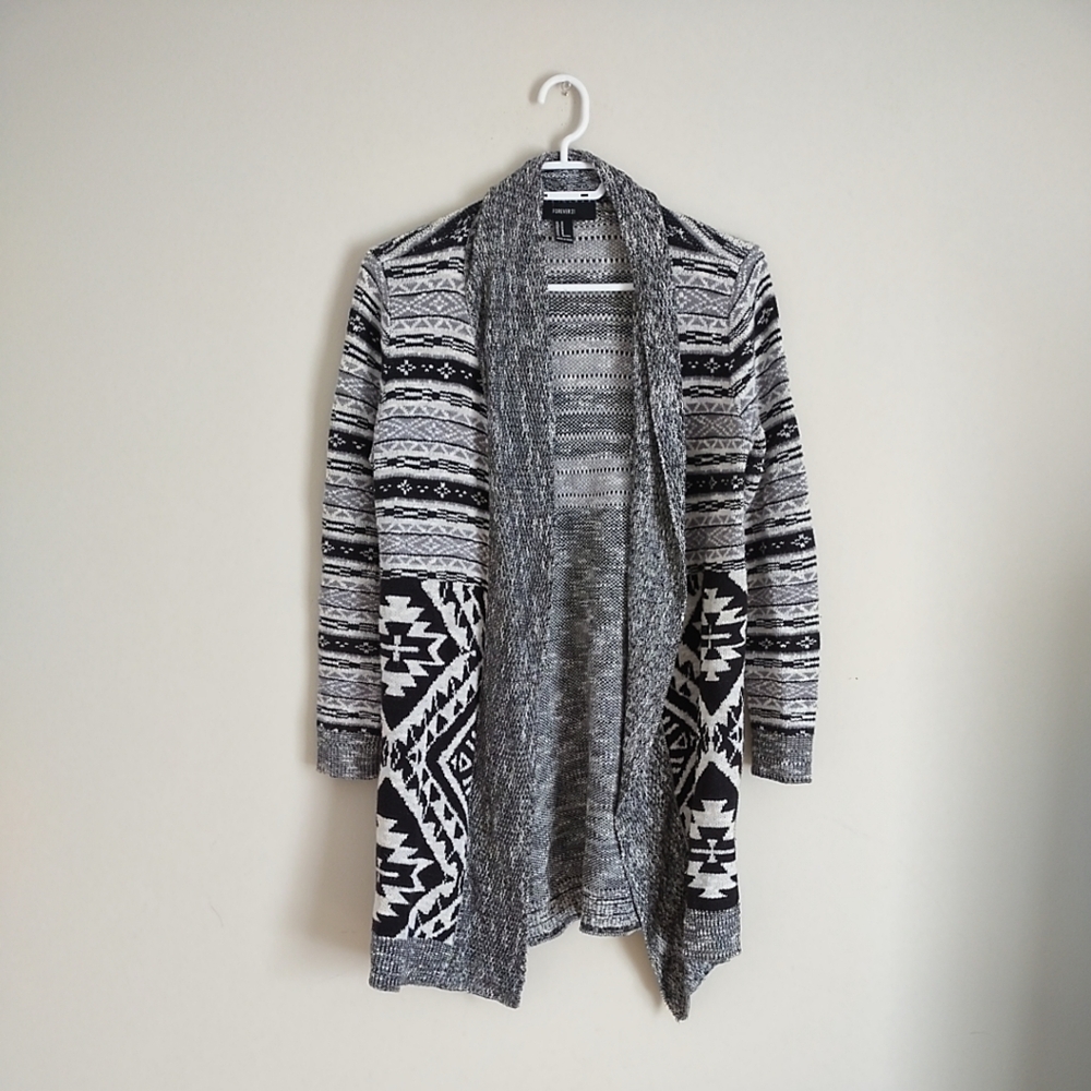 Forever 21 Black and White Patterned Cardigan. Size Medium